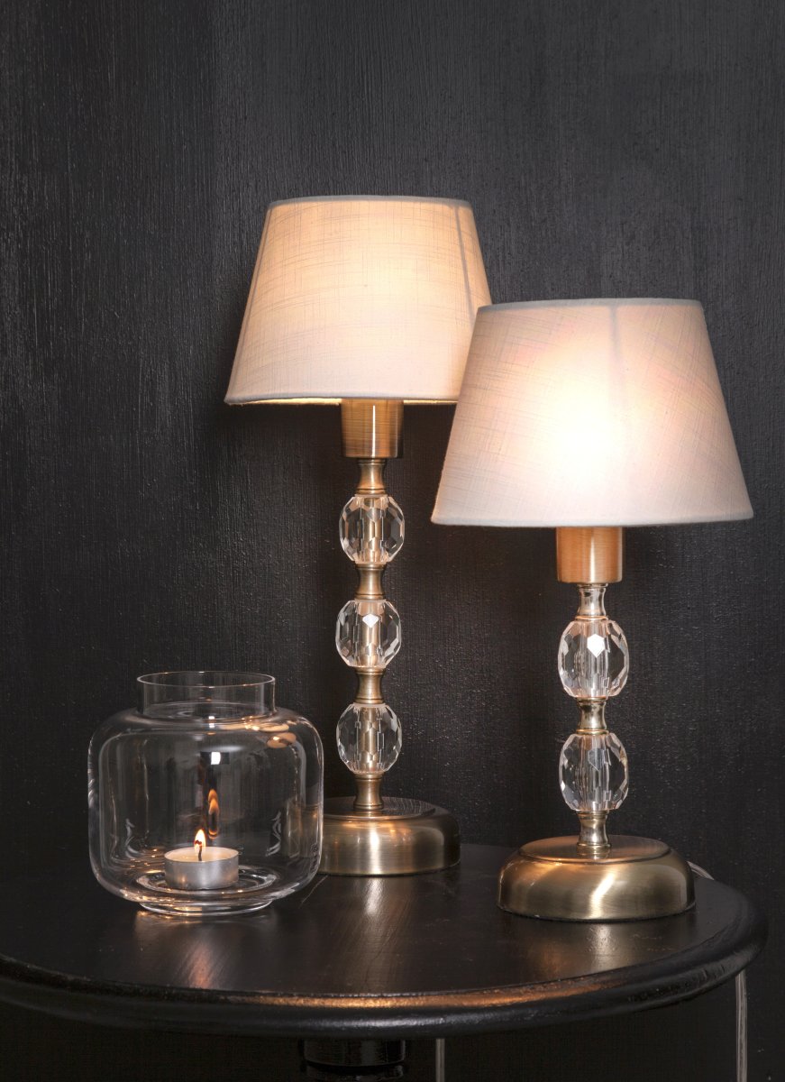 Johanna 30cm Antiikki messinki pöytävalaisin valmistajalta Aneta Lighting - 