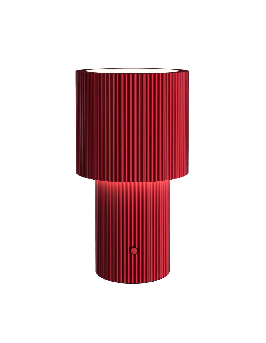 Iluma 22cm PUNAINEN Siirrettävä valmistajalta Herstal - Ilumassa on integroitu LED, jonka l&auml;mmin valkoinen valo on 2700K ja valovirta 60 lumenia.