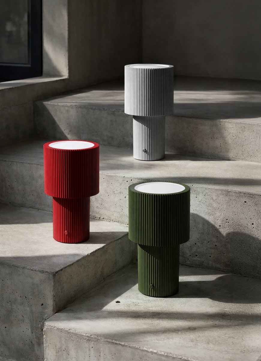 Iluma 22cm Oliivinvihreä Siirrettävä valmistajalta Herstal - Ilumassa on integroitu LED, jonka l&auml;mmin valkoinen valo on 2700K ja valovirta 60 lumenia.