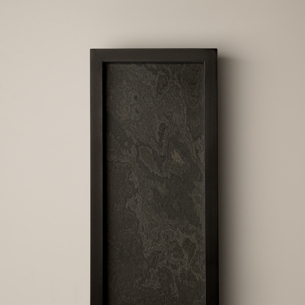 Orign 60cm Musta seinävalaisin valmistajalta Maytoni - Orign on metallisein&auml;valaisin, jonka keskell&auml; on tyylik&auml;s kivij&auml;ljitelm&auml;, joka antaa luonnollisen ja eksklusiivisen vaikutelman.