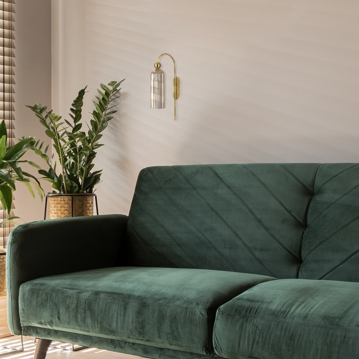 Antic 55cm Kulta seinävalaisin valmistajalta Maytoni - Hienostuneen runkomuotonsa ja ainutlaatuisen väriyhdistelmänsä ansiosta se on täydellinen valinta sinulle, joka haluat lisätä kotiisi ajattoman ja elegantin tunnelman.