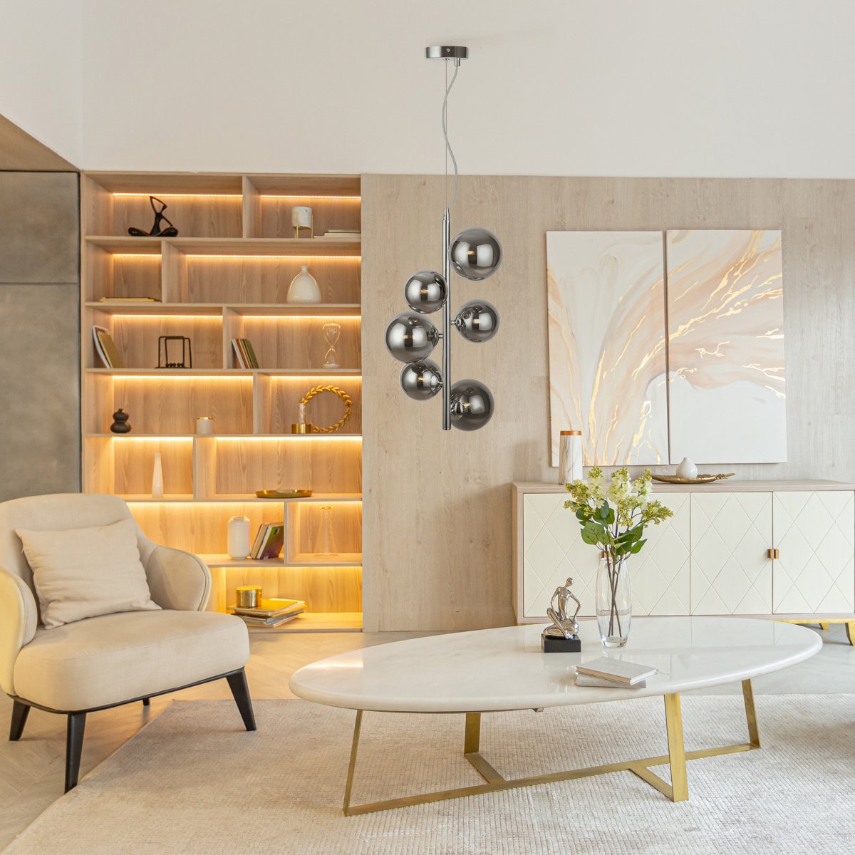 Dallas Ø30 Kromi kattovalaisin valmistajalta Maytoni - Sen ainutlaatuinen muotoilu ja eri suuntiin asetetut pyöreät lasikuvut luovat dramaattisen ja elegantin valonleikin, joka täyttää huoneen lämmöllä ja luonteella.