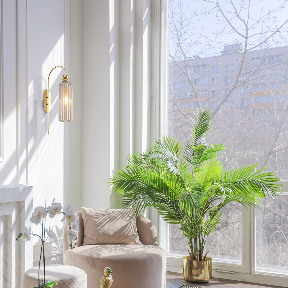 Antic 55cm Kulta seinävalaisin valmistajalta Maytoni - Hienostuneen runkomuotonsa ja ainutlaatuisen väriyhdistelmänsä ansiosta se on täydellinen valinta sinulle, joka haluat lisätä kotiisi ajattoman ja elegantin tunnelman.