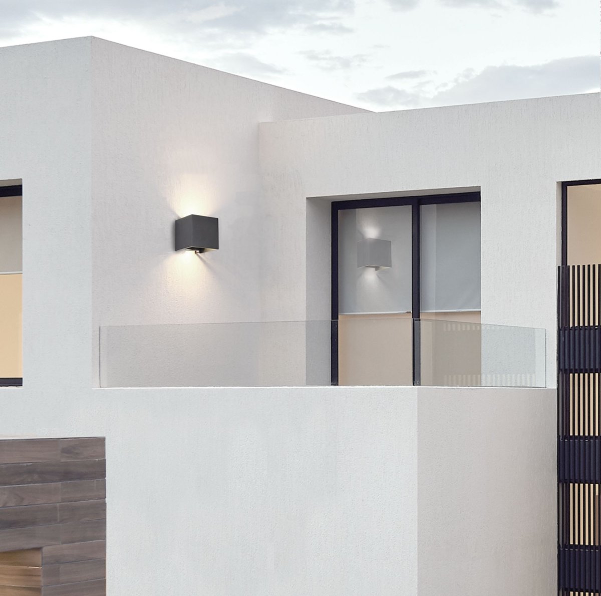 Fulton Musta ulkovalo valmistajalta Maytoni - Yksinkertainen ja tyylikäs pinta on yhdistetty kaksipuoliseen valovirtaan, joka antaa pehmeän ja miellyttävän valaistuksen sekä ylös että alas.