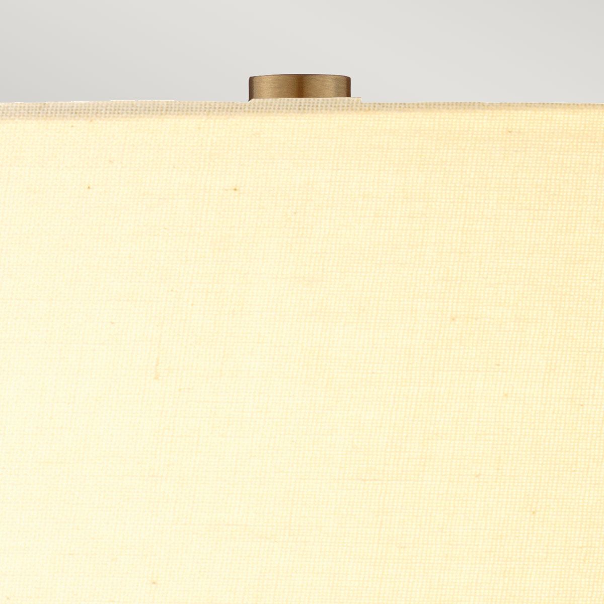 Job 70cm Pronssi/valkoinen pöytävalaisin valmistajalta Elstead Lighting - Levereras med en kr&auml;mf&auml;rgad cylinderformad lampsk&auml;rm i silkeliknande textil.
