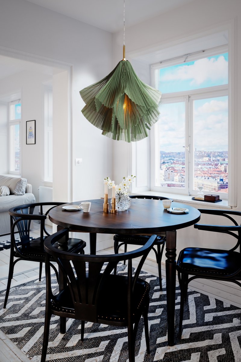 Juliette Ø75 Vihreä kattovalaisin valmistajalta By Rydéns - Ainutlaatuisen muotonsa ja eleganttien yksityiskohtiensa ansiosta Juliette on erinomainen valinta niille, jotka haluavat kattovalaisimen, joka on sek&auml; kaunis ett&auml; antaa huoneeseen oikeanlaisen tunnelman.