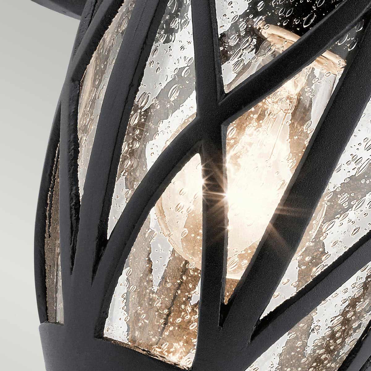 Admirals Cove Musta ulkovalo valmistajalta Elstead Lighting - Se on valmistettu komposiittimateriaalista, joka on säänkestävä ja kestää haastavia ulkoilmaelementtejä, kuten suolavettä ja UV-säteilyä.