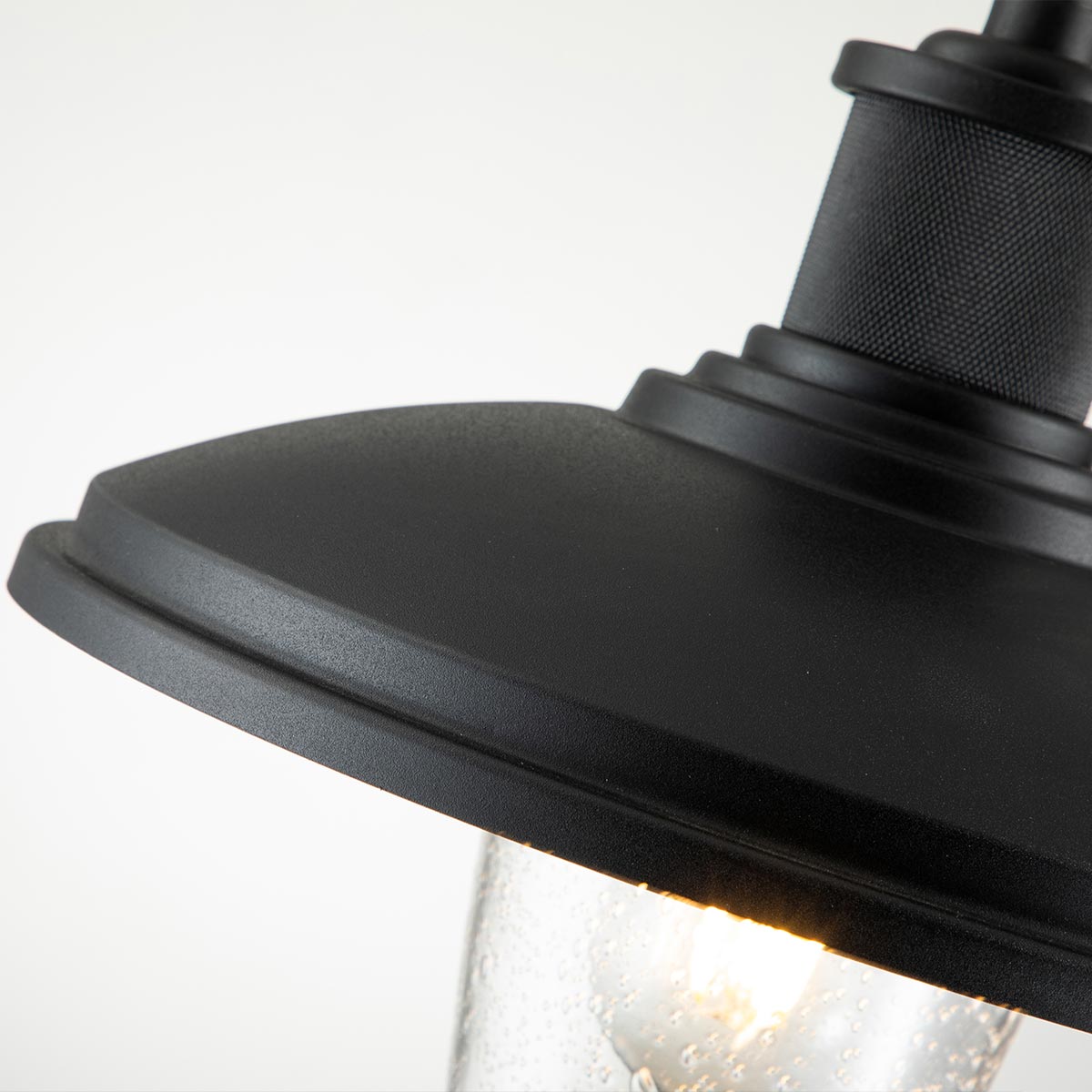 Allenbury Musta ulkovalo valmistajalta Elstead Lighting - Valaisimessa on tyylikäs kuvioitu musta pinta ja se on suunniteltu kestämään kovia olosuhteita.