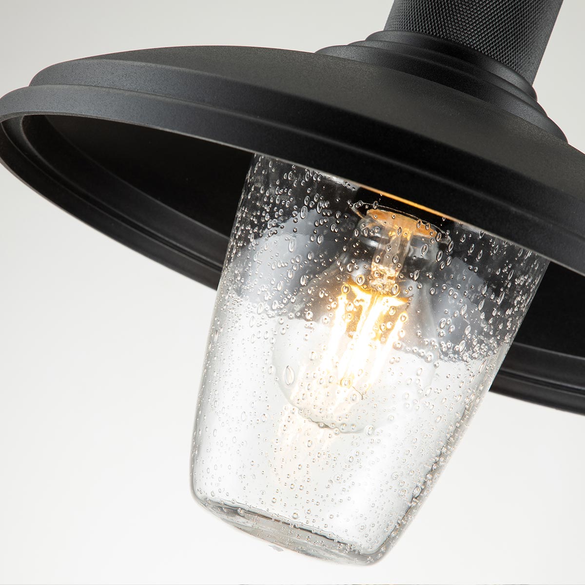 Allenbury Musta ulkovalo valmistajalta Elstead Lighting - Valaisimessa on tyylikäs kuvioitu musta pinta ja se on suunniteltu kestämään kovia olosuhteita.