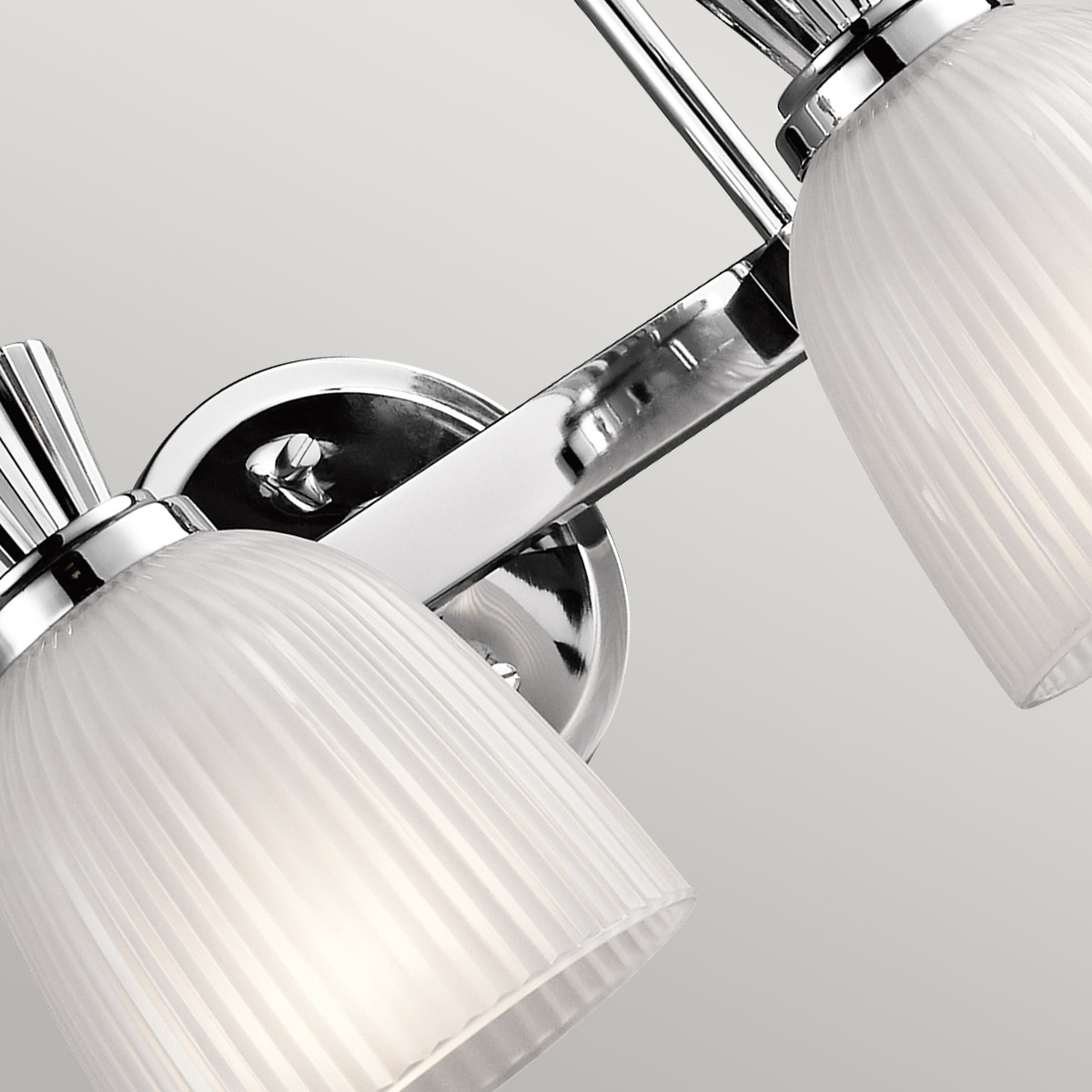 Cora 40cm Kiillotettu kromi kylpyhuoneen valaisin valmistajalta Elstead Lighting - Tässä mallistossa käytetään LED-valoja, ja siinä on tyylikkäät muodot ja selkeät linjat, jotka antavat sen ulkonäköön modernin vaikutuksen.