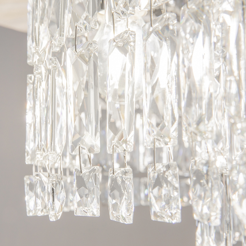 Dune Ø45 Kromi kristalli valmistajalta Maytoni - Kimaltelevat prismat vangitsevat valoa ja luovat huoneeseen ylellisen tunnelman.