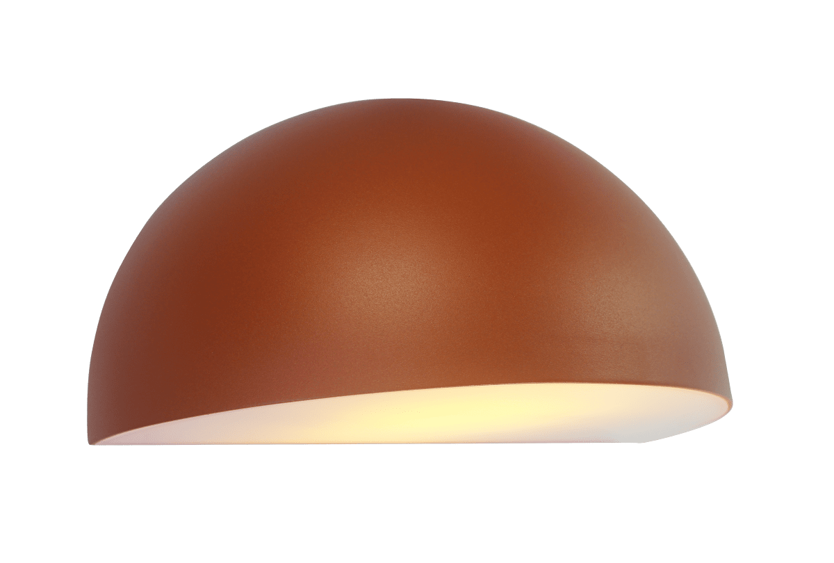 Karlskrona Ruoste ulkovalo valmistajalta Nordic Lighting - Valaisin valaisee kauniisti julkisivua kohti.