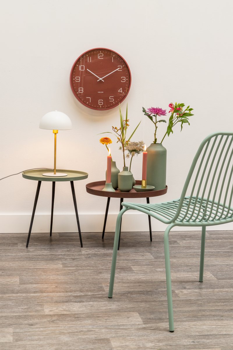 Bonnet 40cm Valkoinen pöytävalaisin valmistajalta Leitmotiv - Valkoinen varjostin yhdessä eleganttien messinkidetailien kanssa luo tyylikkään ja trendikkään ilmeen, ja valaisin levittää lämmintä ja miellyttävää valoa.