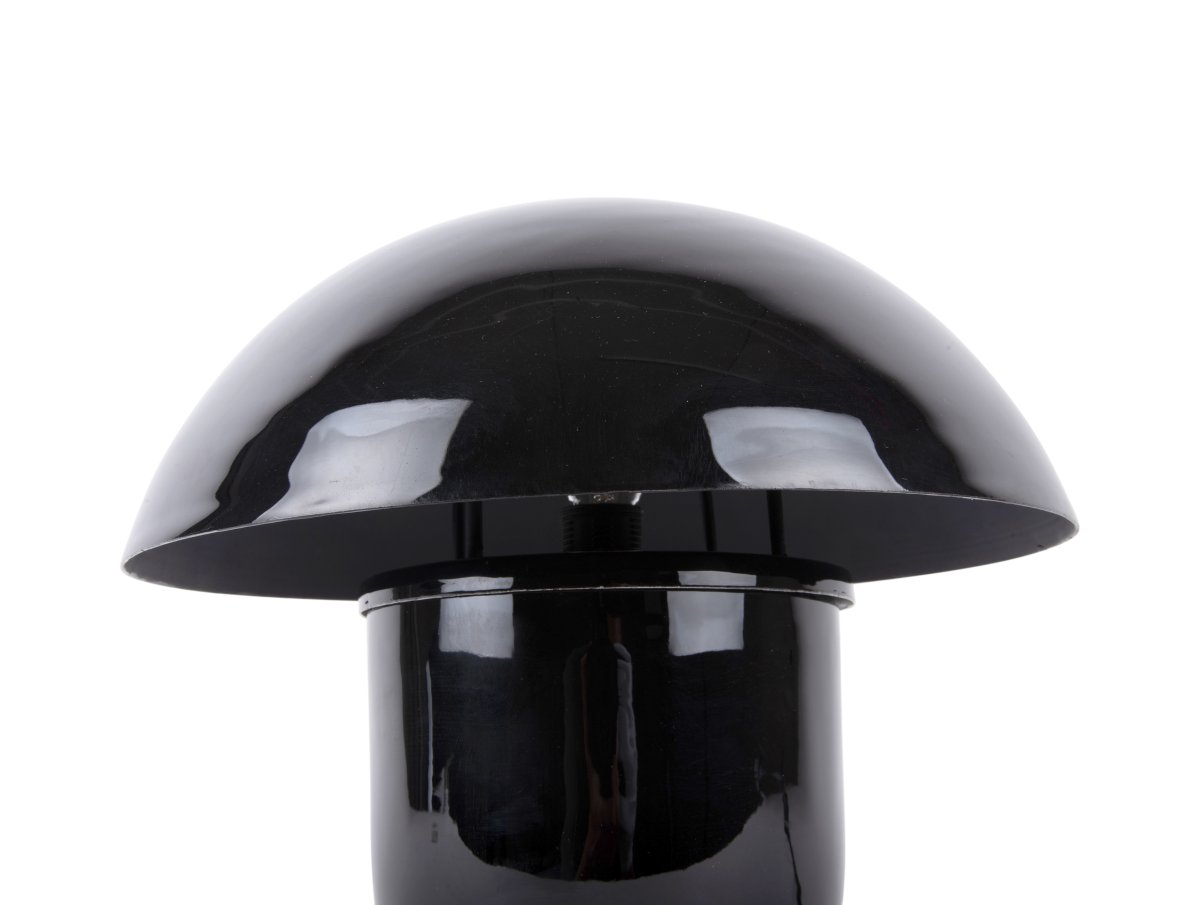 Mushroom 25cm Musta pöytävalaisin valmistajalta Leitmotiv - Valaisimen varjostin luo häikäisemättömän valon ja suuntaa valon alaspäin, mikä luo miellyttävän ja tunnelmallisen valaistuksen.