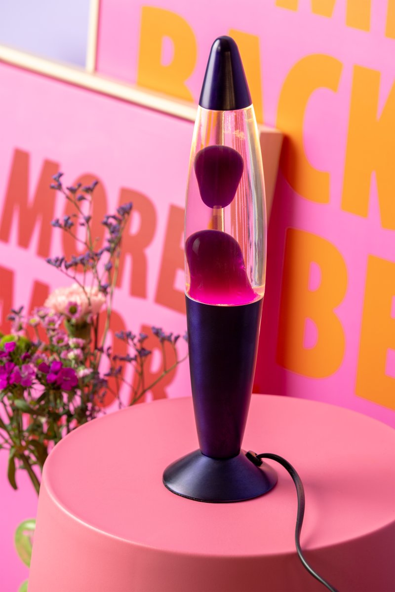 Rocket 35cm Violetti lasten valaisin valmistajalta Leitmotiv - Metallin ja lasin yhdistelmä yhdessä tumman violetin värin kanssa luo yhtenäisen ja tehokkaan ilmeen.