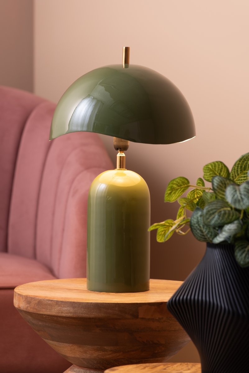 Querido 40cm Vihreä pöytävalaisin valmistajalta Leitmotiv - Se on valmistettu metallista, jossa on kiiltävä, himmeän vihreä viimeistely ja kultaiset yksityiskohdat, ja se on tyylikäs lisä kotiisi.