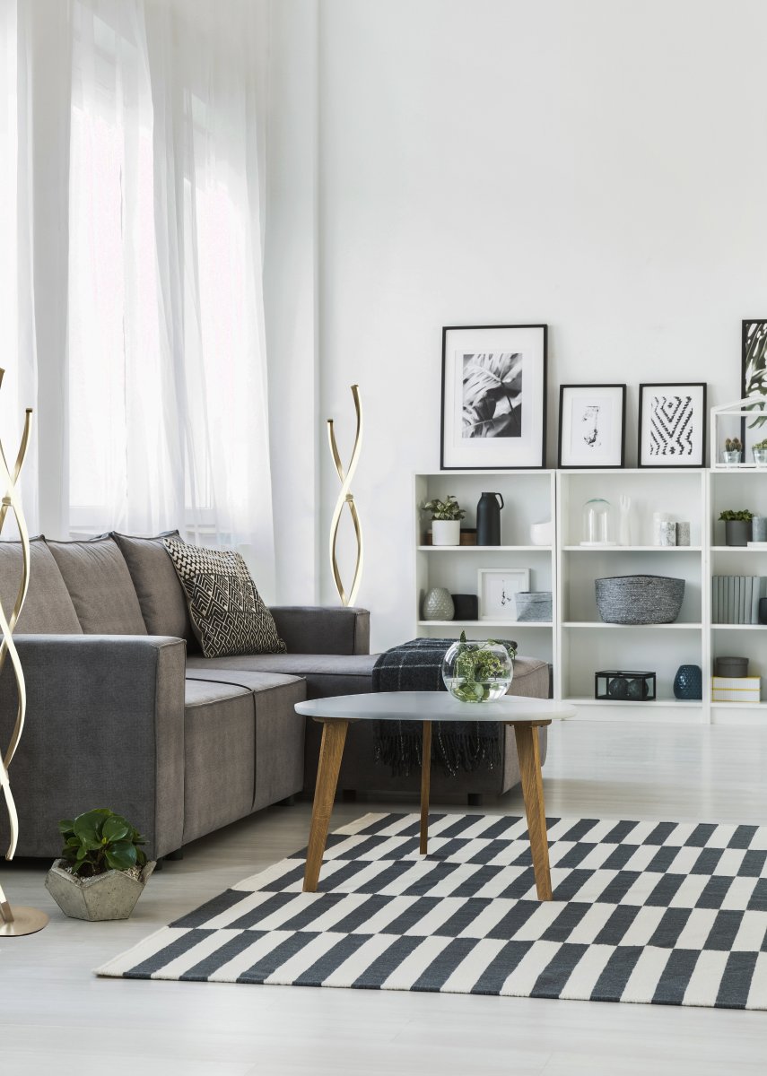 Swirl Teräs lattiavalaisin valmistajalta Aneta Lighting - Vahvistetusta alumiinista valmistettu py&ouml;rrelattiavalaisin on muotoilultaan moderni ja tyylik&auml;s.