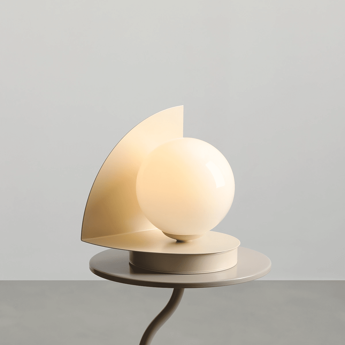 Loop 20cm Kermanvalkoinen pöytävalaisin valmistajalta Artera - Loop on moderni pöytävalaisin, jossa on retromuotoilu kaarevasta metallista.