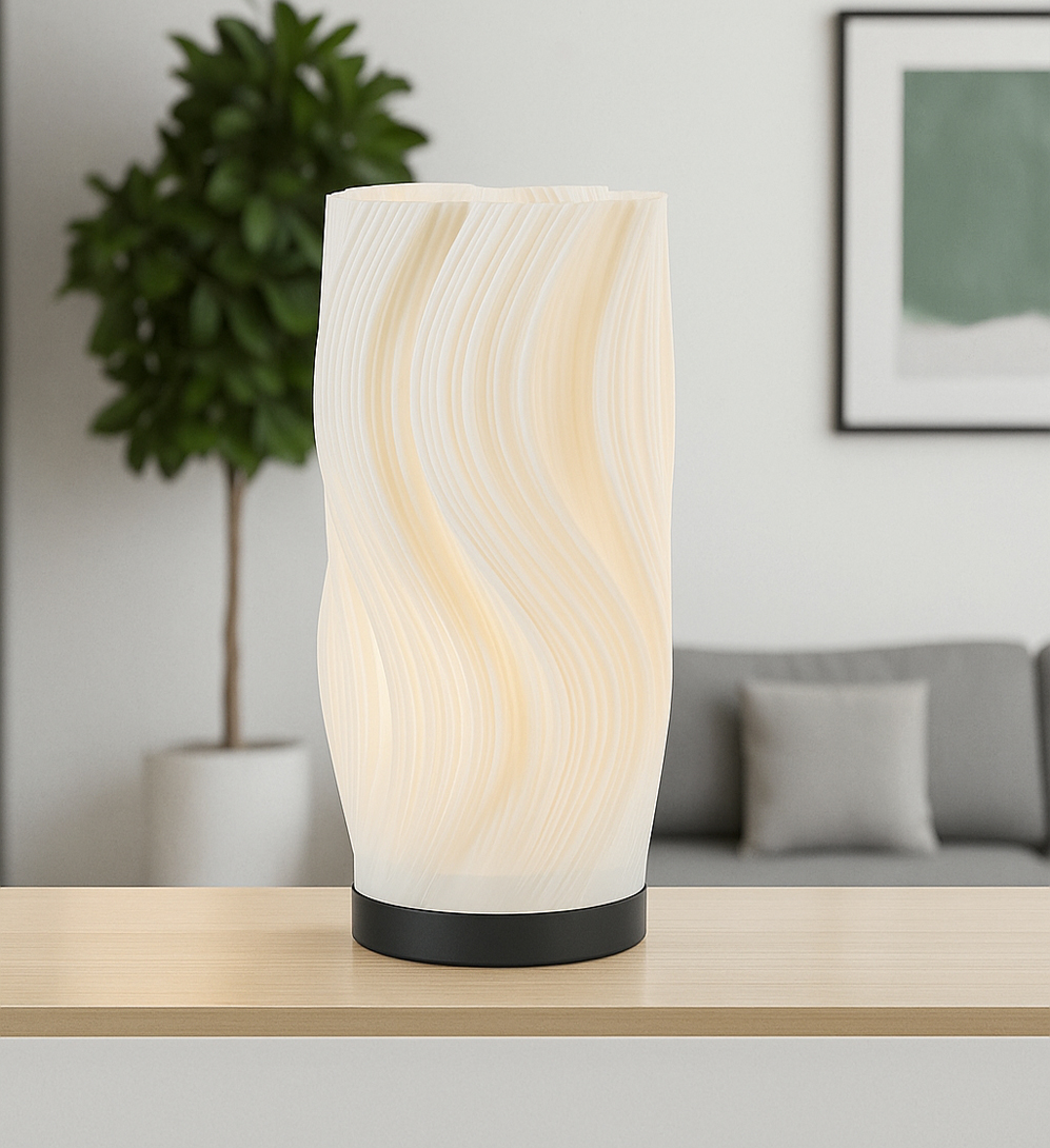 Caisa 30cm Valkoinen pöytävalaisin valmistajalta Pixie Design - Caisa on elegantti metalli- ja lasivalaisin, jossa on moderni ja tyylik&auml;s muotoilu.