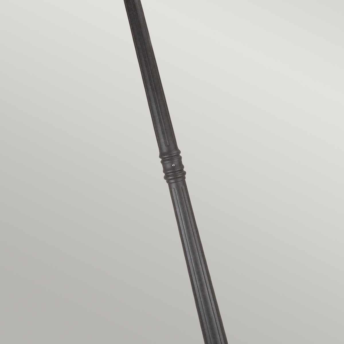 Norfolk 227cm Musta lyhtypylväs valmistajalta Elstead Lighting - Norfolkin lyhtypylväs kolmella lampulla tarjoaa klassisen ja tyylikkään ulkovalaistuksen.