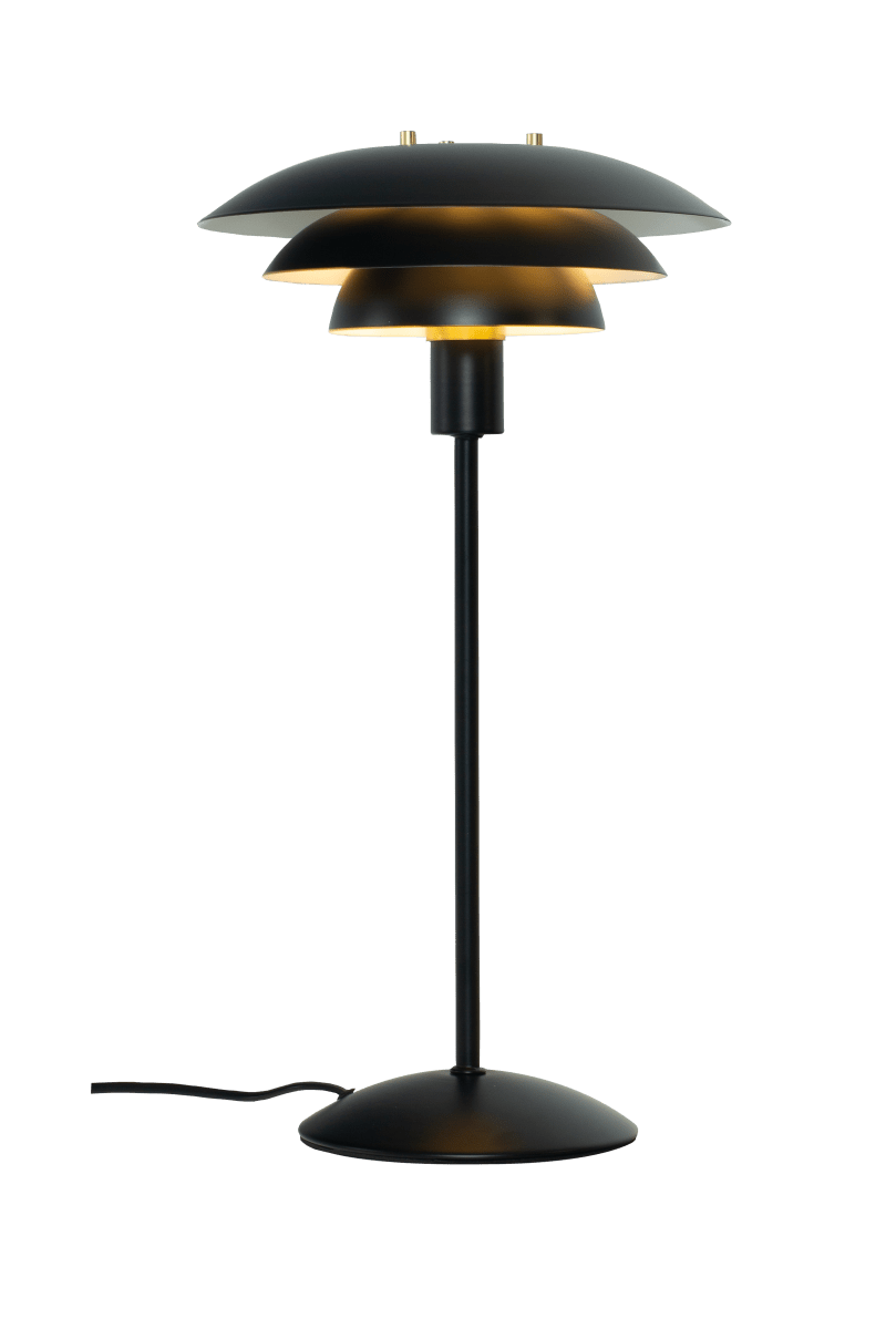 Zoomaa kuva kohteesta Epsilon 47cm Musta pöytävalaisin valmistajalta Aneta Lighting - Epsilon toimitetaan kahden koristerenkaan ja -nupin kanssa, joista voit valita kromin tai mattamessingin v&auml;risen version kotiisi parhaiten sopivaksi.