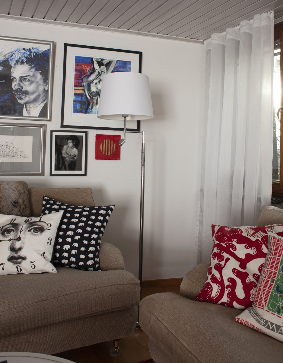 Orlando Kromi lattiavalaisin valmistajalta By Rydéns - Jos Orlandon LED-lamppu lakkaa paistamasta, se johtuu yleens&auml; siit&auml;, ett&auml; LED-ajuri on viallinen, ei LED-siru.