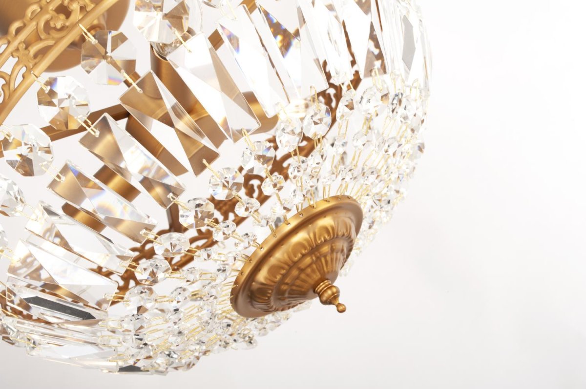 Classic Ø35 kristalli valmistajalta Norrsken Design - Tässä kattovalaisimessa yhdistyy klassinen viehätys ja ylellinen, moderni kosketus.