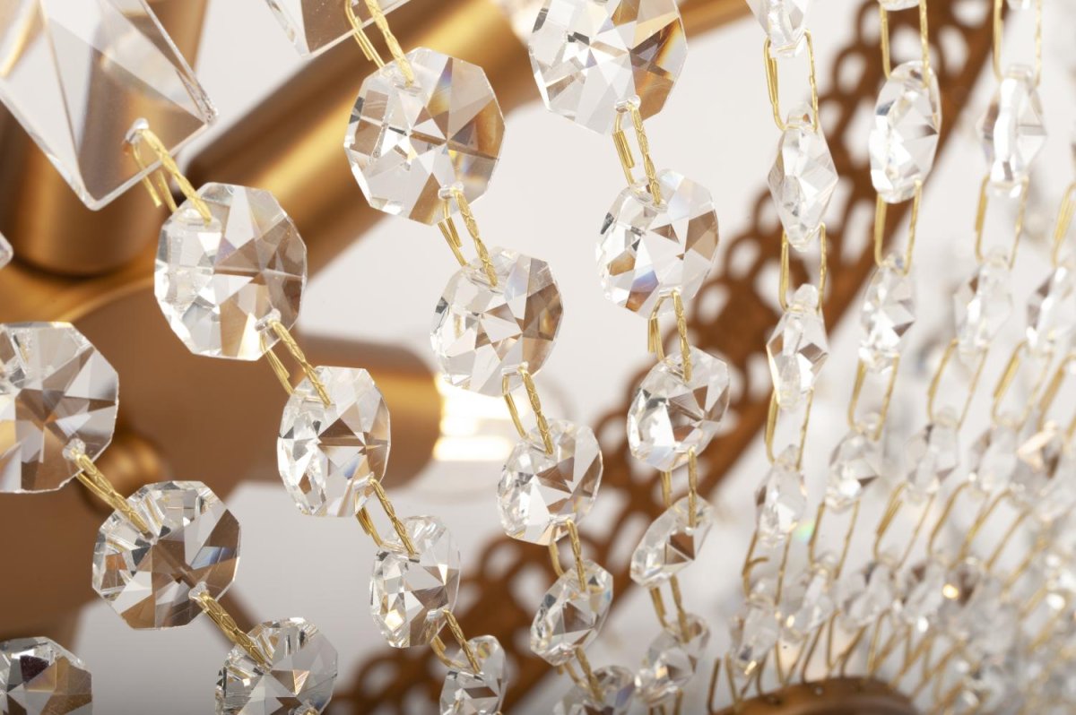 Classic Ø45 kristalli valmistajalta Norrsken Design - Tässä kattovalaisimessa yhdistyy klassinen viehätys ja ylellinen, moderni kosketus.