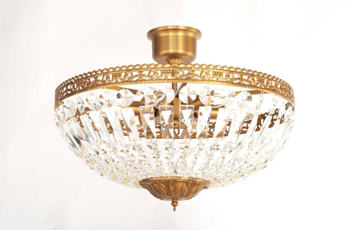 Classic Ø45 kristalli valmistajalta Norrsken Design - Tässä kattovalaisimessa yhdistyy klassinen viehätys ja ylellinen, moderni kosketus.