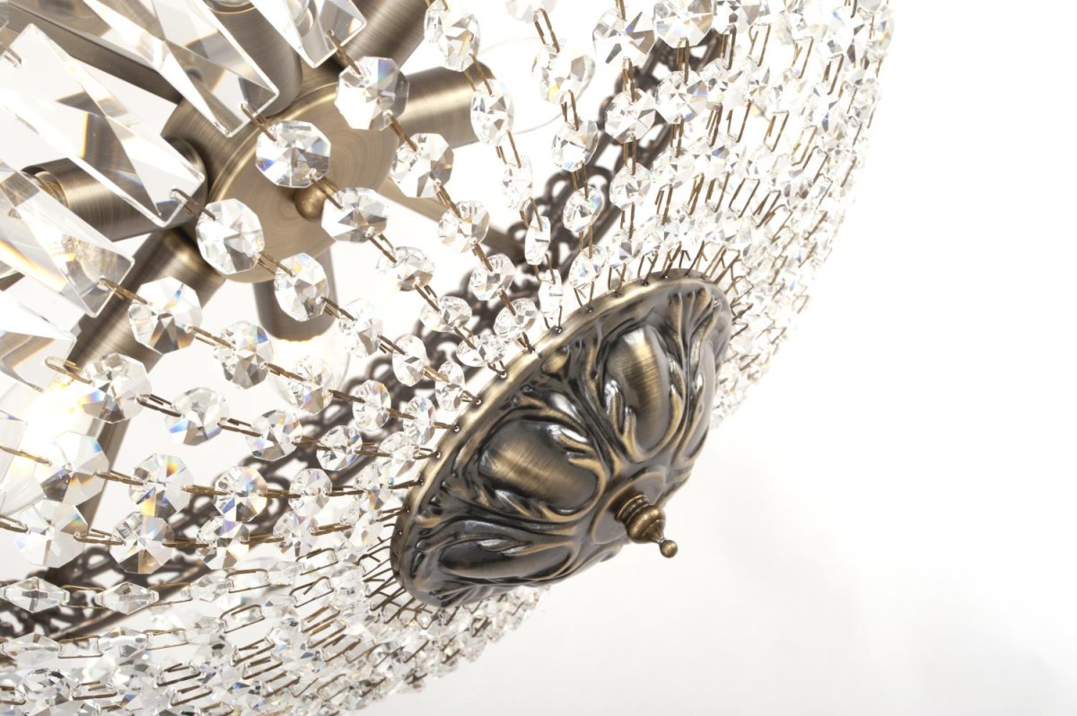 Classic Ø45 Antiikki messinki kristalli valmistajalta Norrsken Design - Tässä kattovalaisimessa yhdistyy klassinen viehätys ja ylellinen, moderni kosketus.