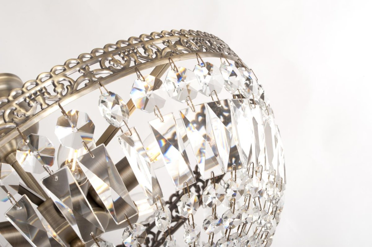 Classic Ø45 Antiikki messinki kristalli valmistajalta Norrsken Design - Tässä kattovalaisimessa yhdistyy klassinen viehätys ja ylellinen, moderni kosketus.