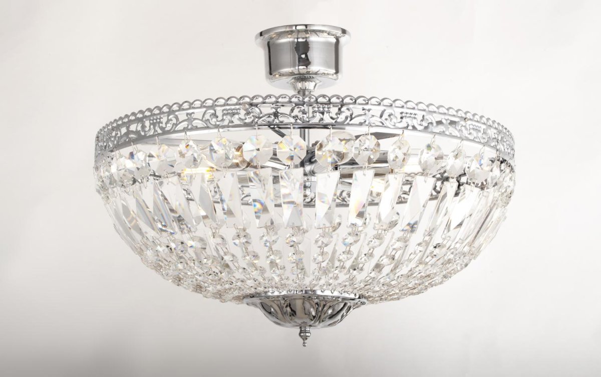 Classic Ø45 Kromi kristalli valmistajalta Norrsken Design - Tässä kattovalaisimessa yhdistyy klassinen viehätys ja ylellinen, moderni kosketus.