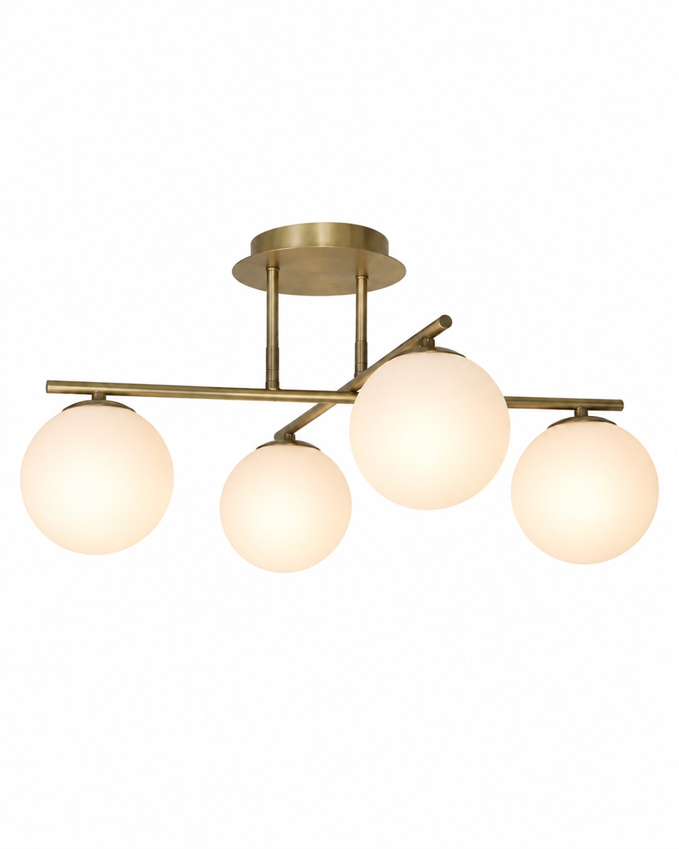 Globi 4 Ø65 Harjattu messinki/valkoinen plafondi valmistajalta Nordic Lighting - Globi 4 on elegantti kattovalaisin, joka antaa tyylikk&auml;&auml;n ilmeen ja pehme&auml;n, miellytt&auml;v&auml;n valon.