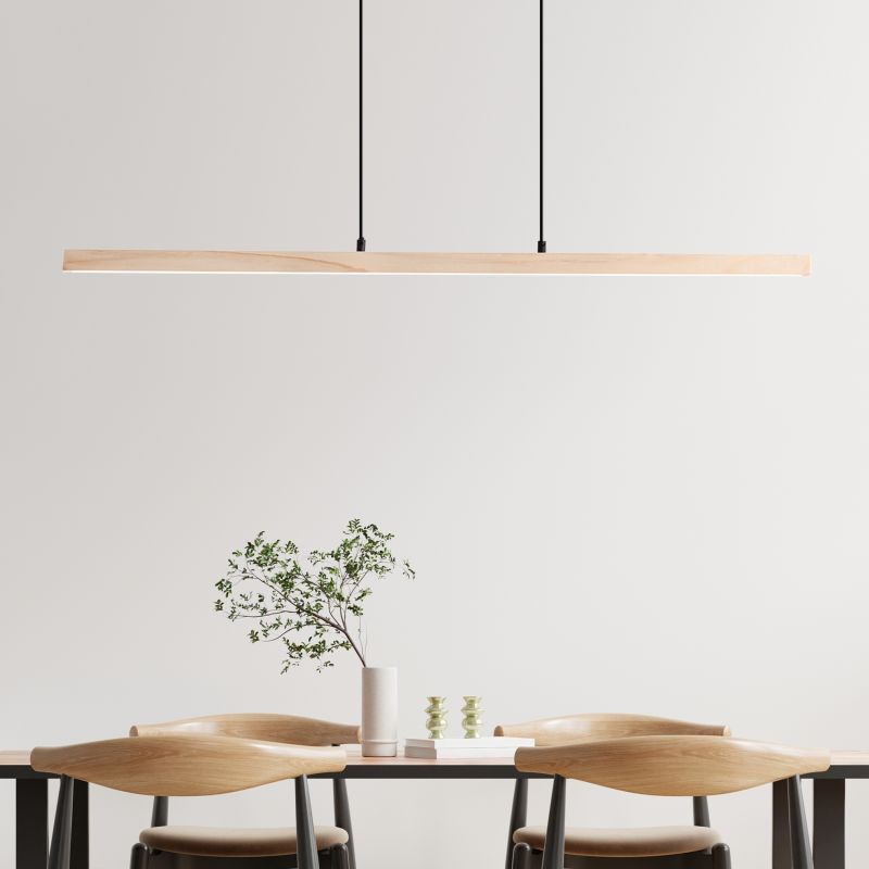 Arion 103cm Puu kattovalaisin valmistajalta Brilliant - 2400 lumenin valovirralla ja 3000 kelvinin l&auml;mpim&auml;n valkoisella v&auml;ril&auml;mp&ouml;tilalla se levitt&auml;&auml; voimakasta ja l&auml;mpim&auml;n valkoista valoa, joka sopii t&auml;ydellisesti sek&auml; ruokailutilaan ett&auml; toimistoon.