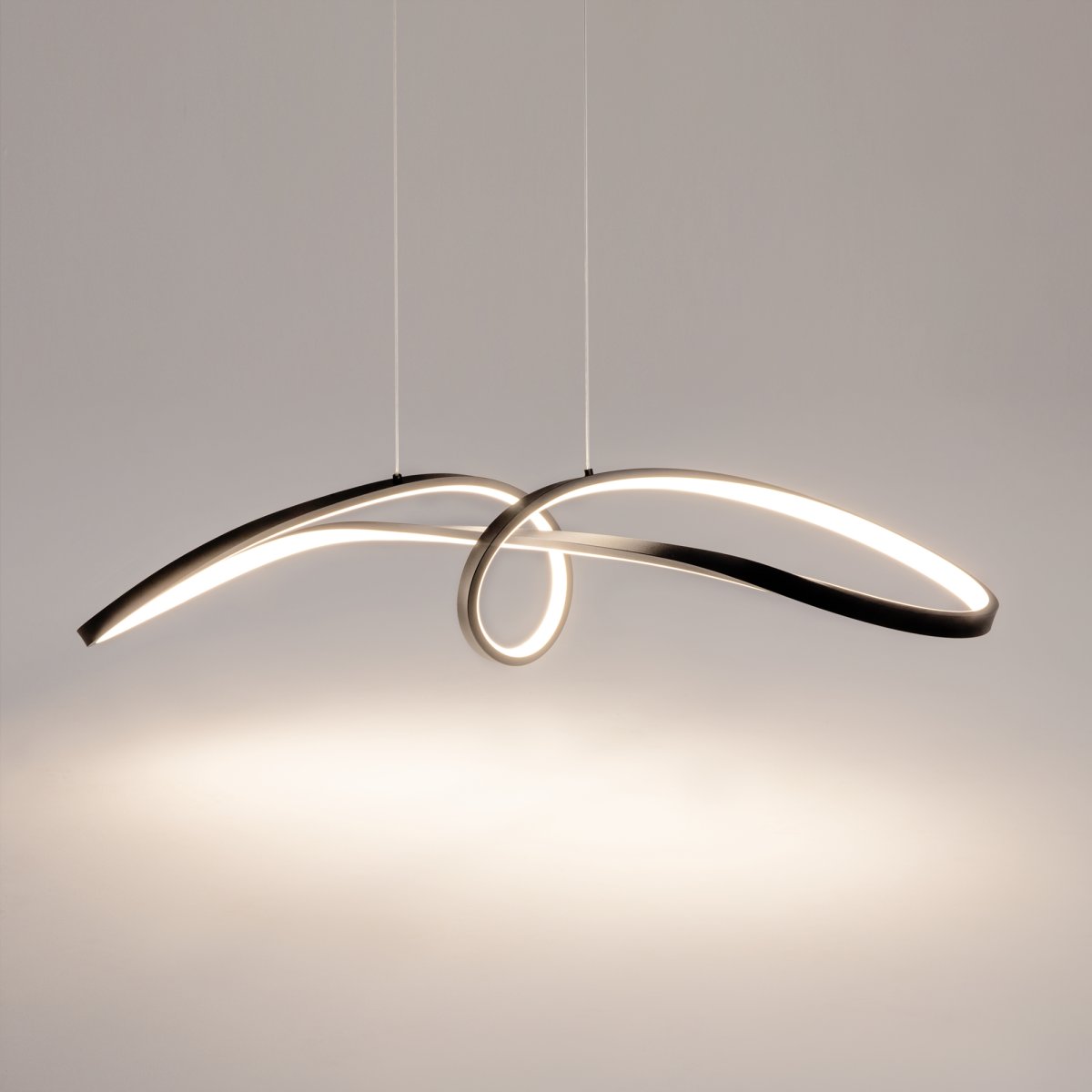 Curve 92cm Musta kattovalaisin valmistajalta Maytoni - Curve on vaikuttava ominaisuus jokaisessa modernissa sisustuksessa, ja se luo sävyn tyylikkäälle ja hienostuneelle kodille.
