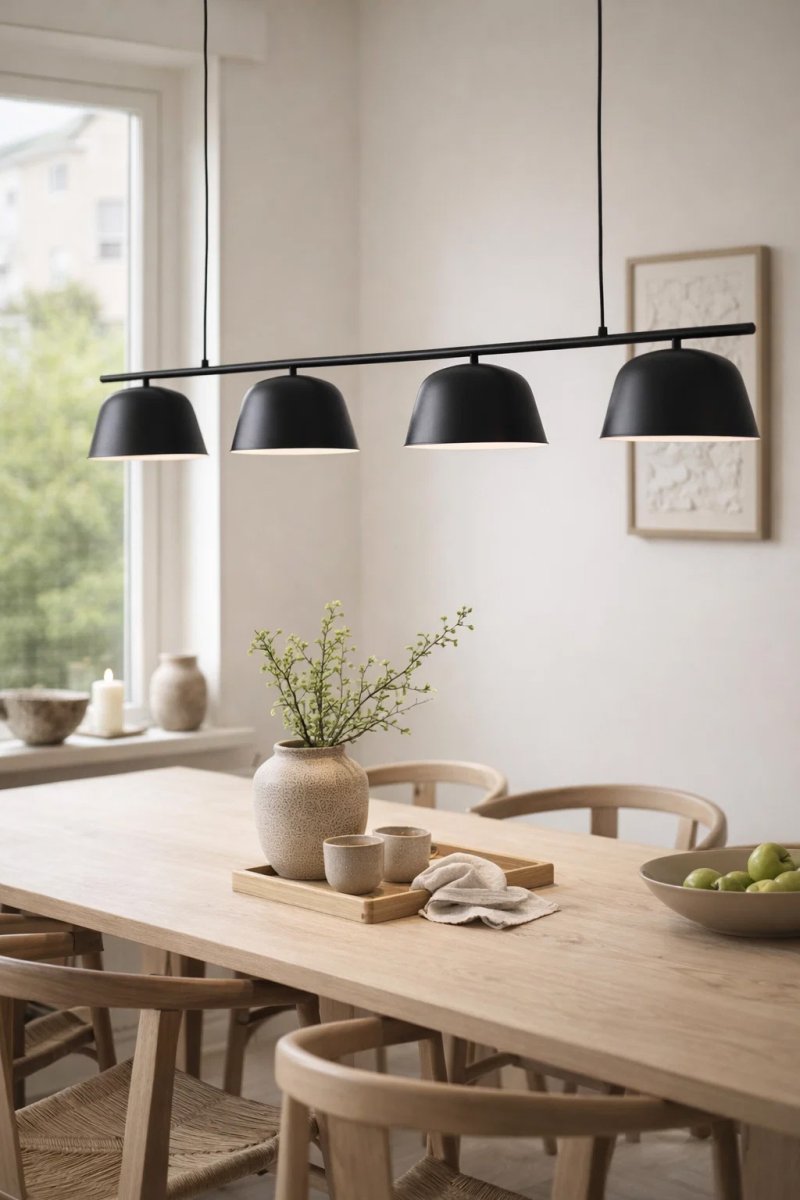 Pop 142cm Musta kattovalaisin valmistajalta Nordic Lighting - Pop on tyylik&auml;s metallinen kattovalaisin, jonka musta viimeistely antaa rauhallisen ja modernin vaikutelman.