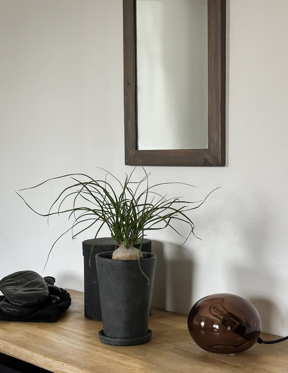 Globus 10cm Ruskea pöytävalaisin valmistajalta Aneta Lighting - Globus-p&ouml;yt&auml;valaisin ruskeasta lasista, jonka lasipallon sis&auml;ll&auml; oleva valonl&auml;hde tarjoaa koristeellista ja miellytt&auml;v&auml;&auml; valoa.