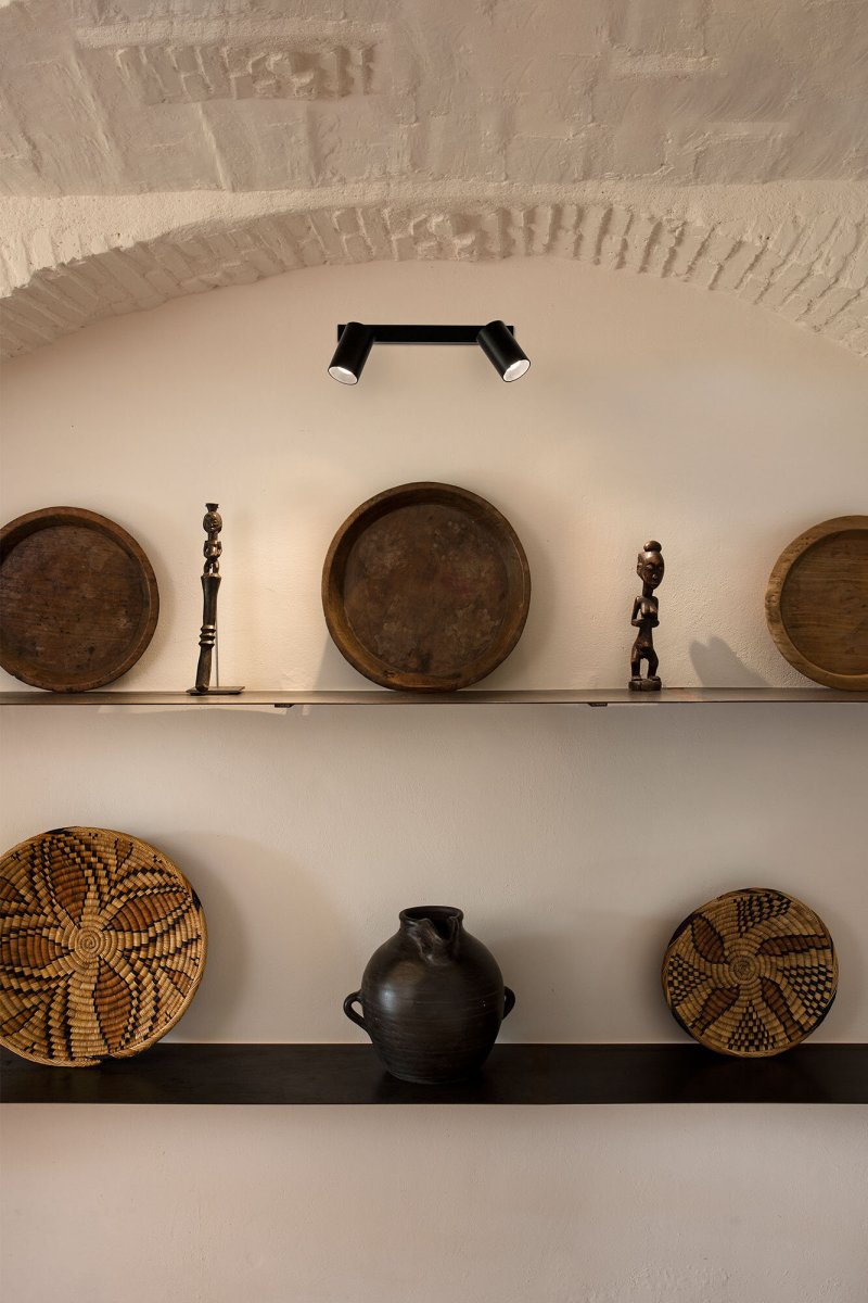 Stan 2 Musta kohdevalaisin valmistajalta Faro Barcelona - 