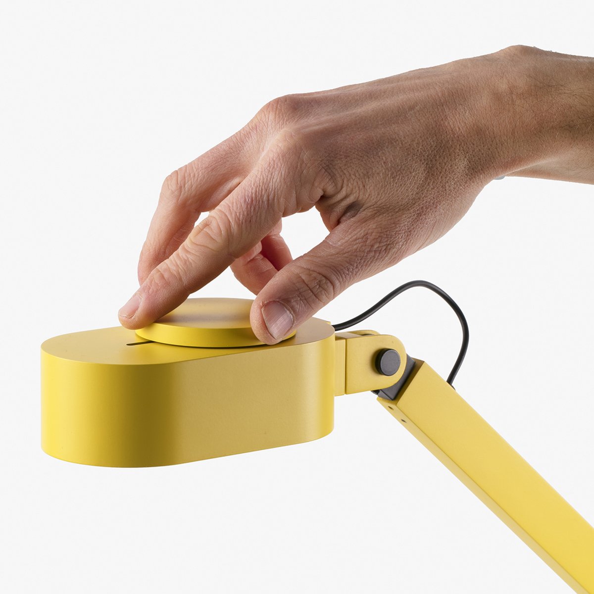 Inviting 86cm Keltainen työpöytävalaisin valmistajalta Faro Barcelona - Lampun p&auml;&auml;t&auml; voidaan s&auml;&auml;t&auml;&auml; sek&auml; vaaka- ett&auml; pystysuunnassa tarpeidesi mukaan, ja kirkkaus ja v&auml;ril&auml;mp&ouml;tila ovat himmennett&auml;viss&auml;.