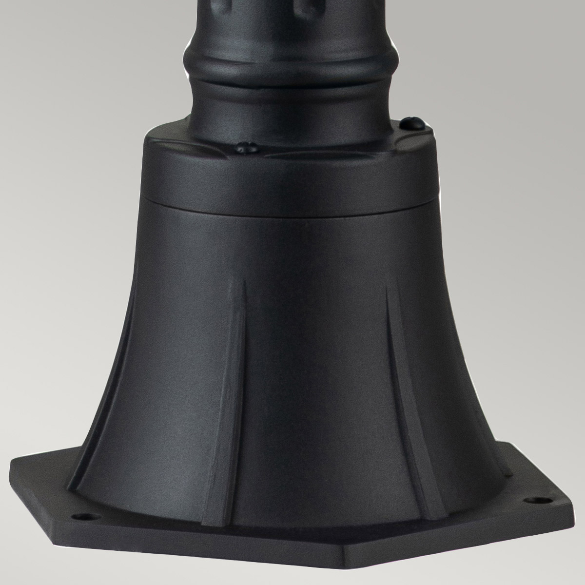 Alford Place 110cm Musta pylväsvalaisimet valmistajalta Elstead Lighting - Alford Place &auml;r en stilren och klassisk pollare som ger din entr&eacute; eller tr&auml;dg&aring;rd en elegant touch.