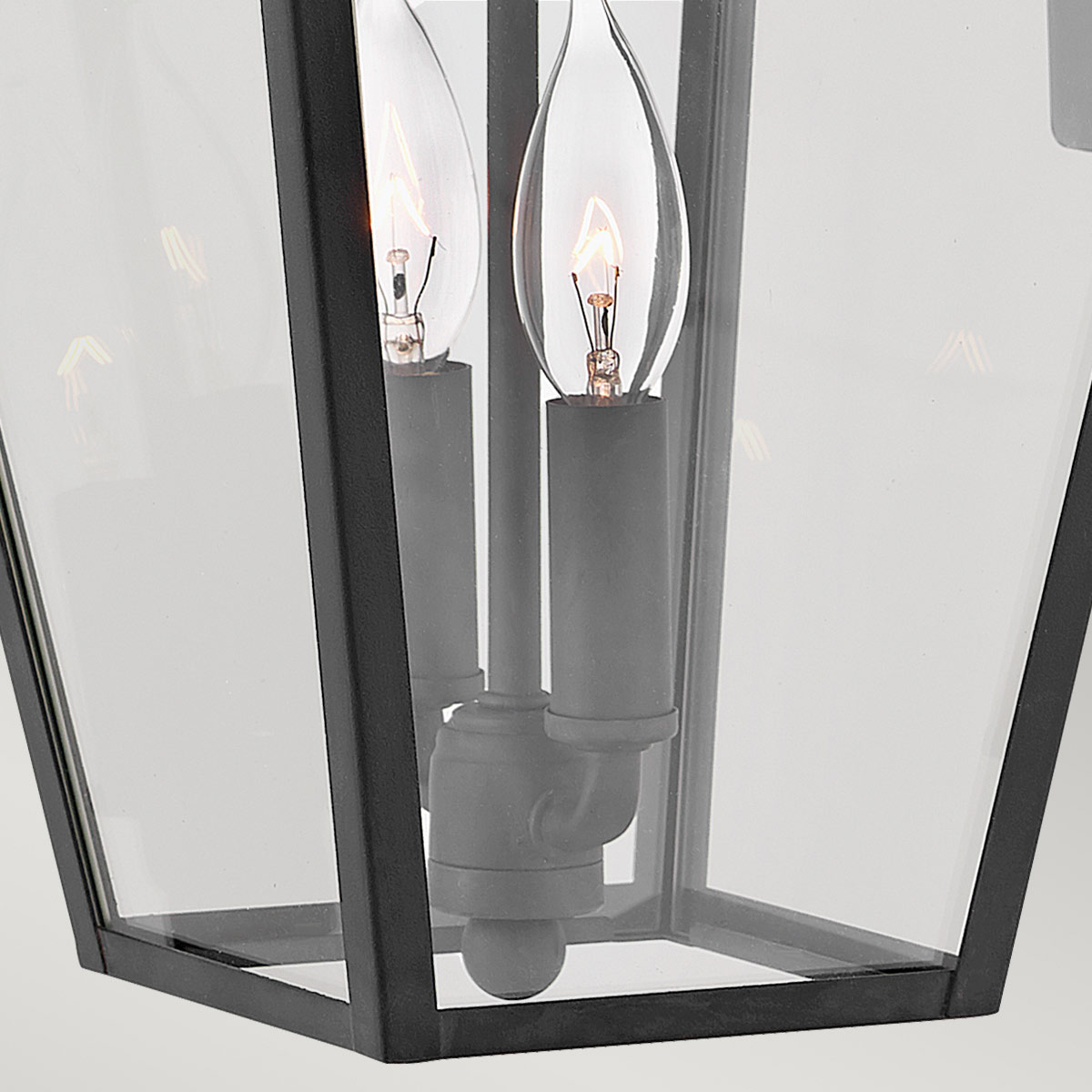 Alford Place 46cm Musta ulkovalo valmistajalta Elstead Lighting - Den svarta ramen i aluminium och de klara glaspartierna skapar en lyxig och stilfull look som lyfter din entr&eacute;, uteplats eller fasad.