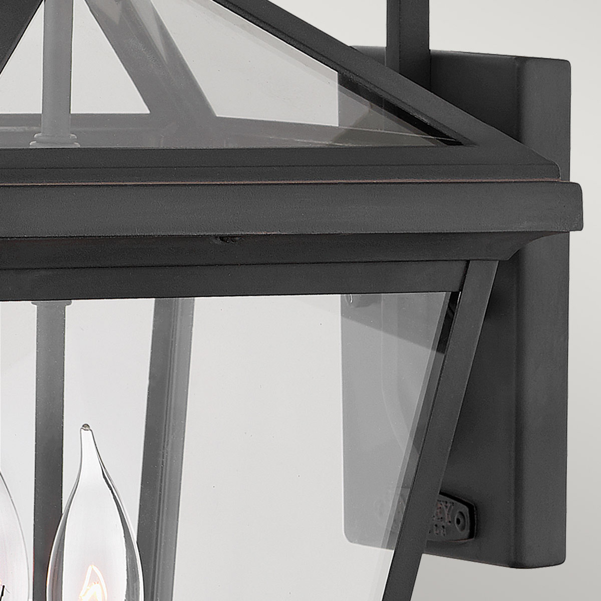 Alford Place 46cm Musta ulkovalo valmistajalta Elstead Lighting - Den svarta ramen i aluminium och de klara glaspartierna skapar en lyxig och stilfull look som lyfter din entr&eacute;, uteplats eller fasad.