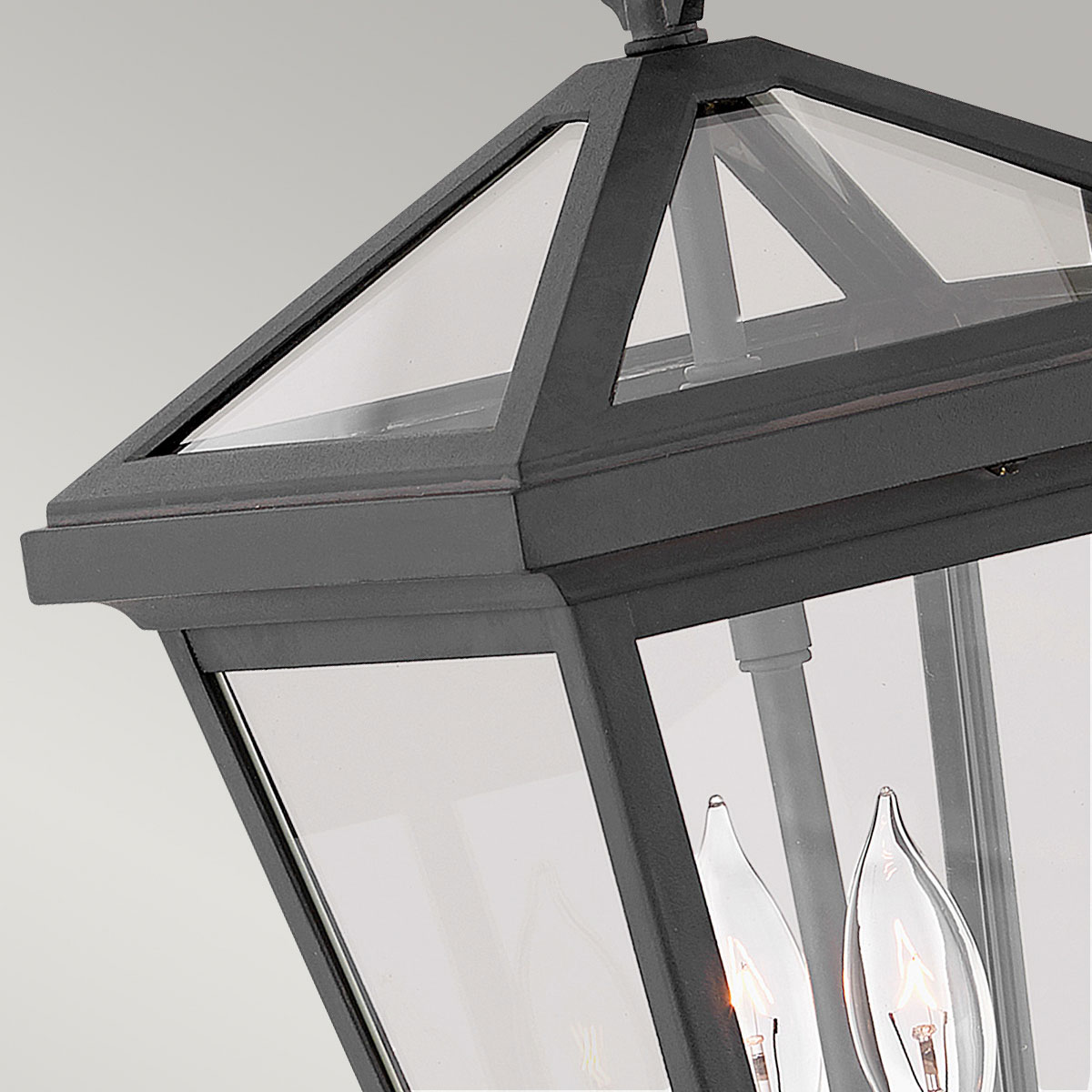 Alford Place 37cm Musta ulkovalo valmistajalta Elstead Lighting - Den svarta ramen i aluminium och de klara glaspartierna skapar en lyxig och stilfull look som lyfter din entr&eacute;, uteplats eller fasad.