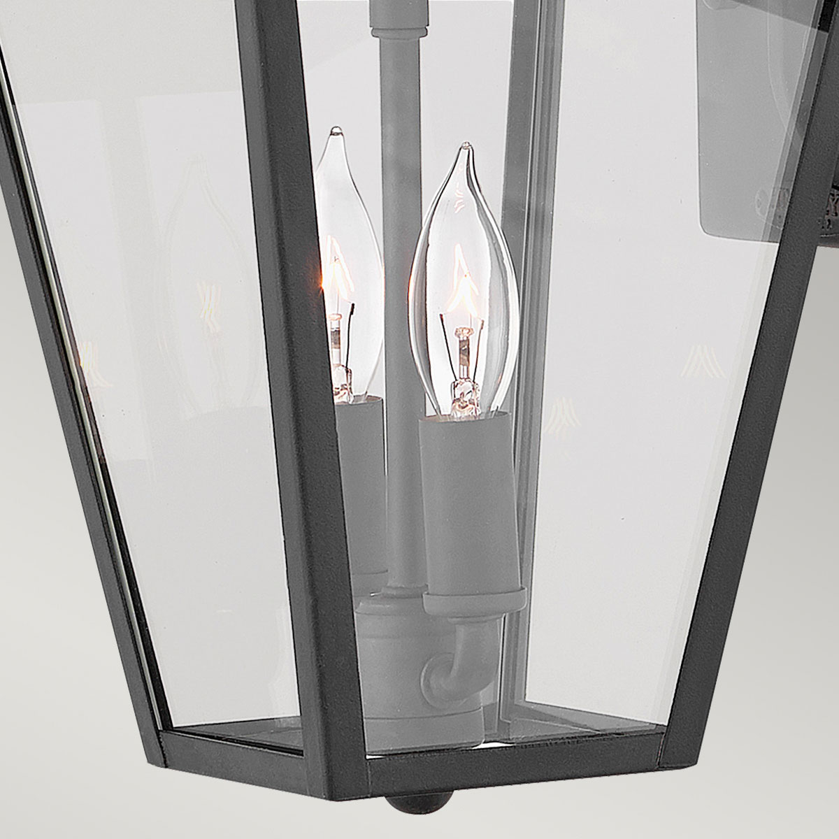 Alford Place 37cm Musta ulkovalo valmistajalta Elstead Lighting - Den svarta ramen i aluminium och de klara glaspartierna skapar en lyxig och stilfull look som lyfter din entr&eacute;, uteplats eller fasad.