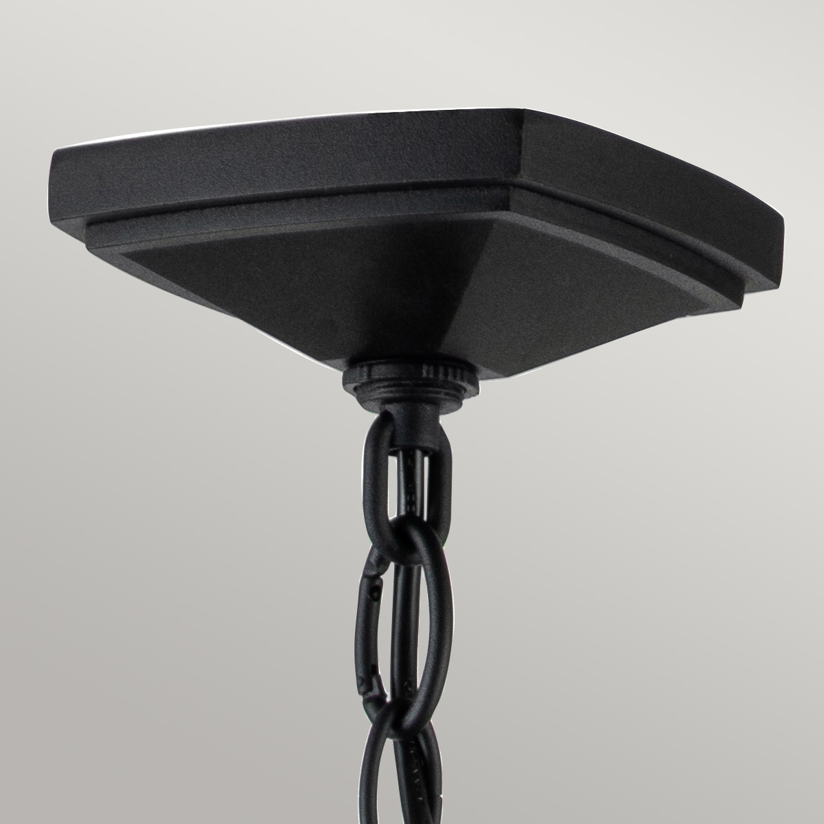 Alford Place S Musta valmistajalta Elstead Lighting - Den robusta&nbsp;ramen i svart aluminium och de klara glaspartierna skapar ett sofistikerat uttryck samtidigt som ljuset sprids j&auml;mnt och vackert.