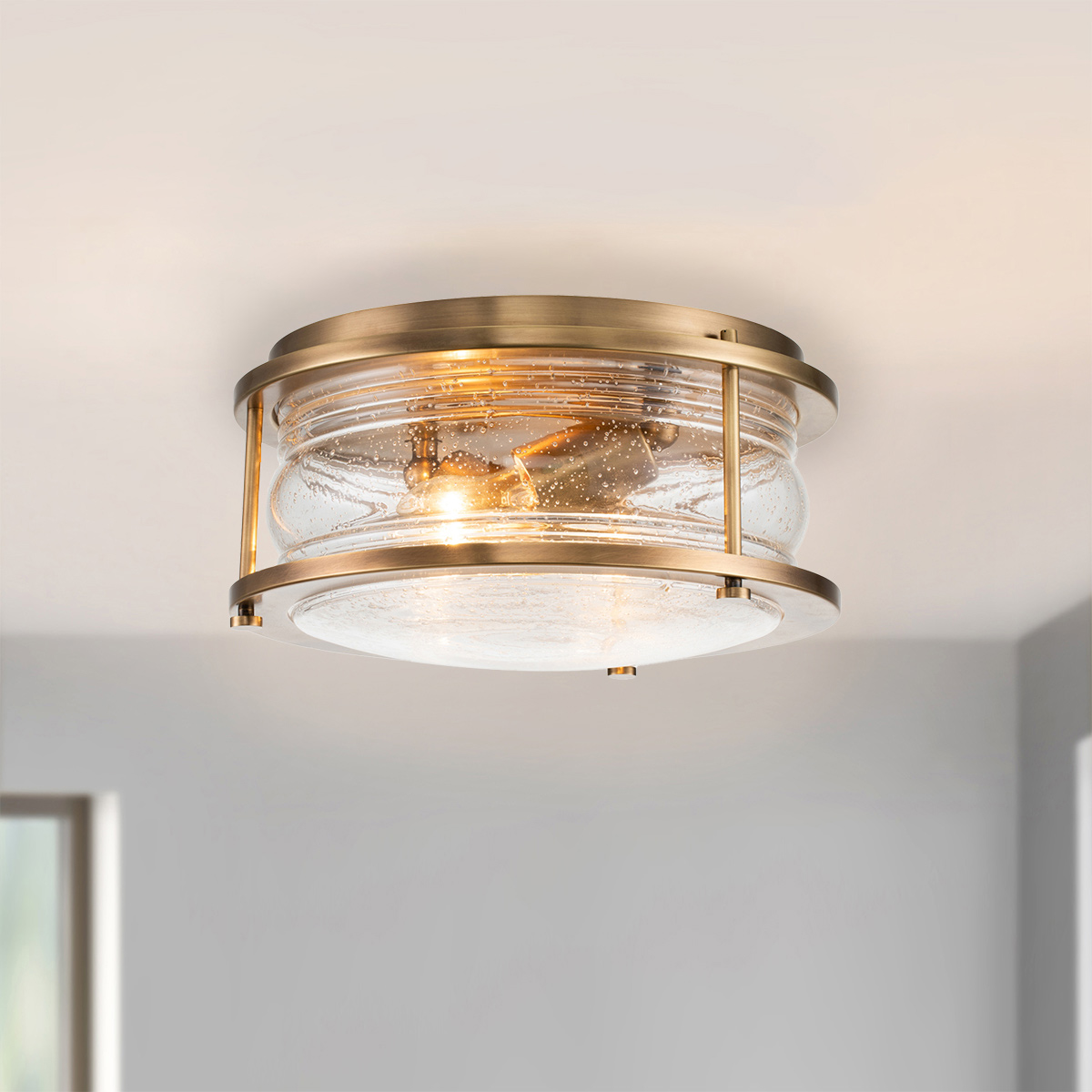 Ashland Bay Ø30 Messinki kylpyhuoneen valaisin valmistajalta Elstead Lighting - Se on valmistettu teräksestä ja lasista, ja siinä on ylellinen messinkiviimeistely ja tilaa kahdelle.