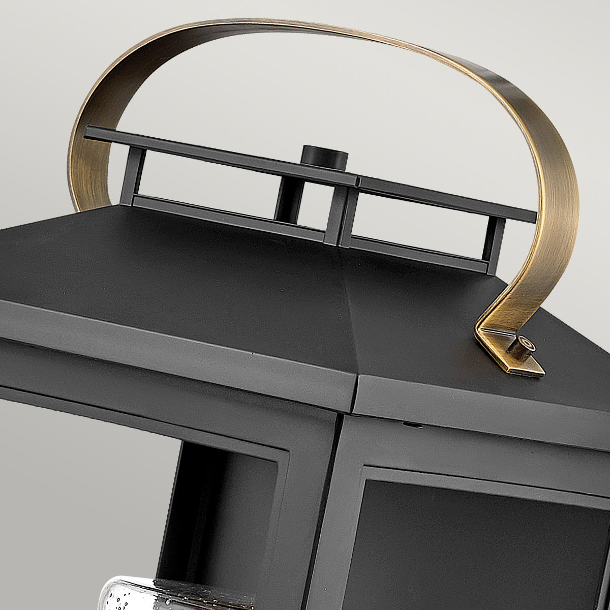 Atwater 52cm Musta ulkovalo valmistajalta Elstead Lighting - Med IP44-klassning &auml;r Atwater skyddad mot fukt och v&auml;derp&aring;verkan, vilket g&ouml;r den till en elegant och l&aring;ngvarig l&ouml;sning f&ouml;r entr&eacute;er, uteplatser och tr&auml;dg&aring;rdsmilj&ouml;er.