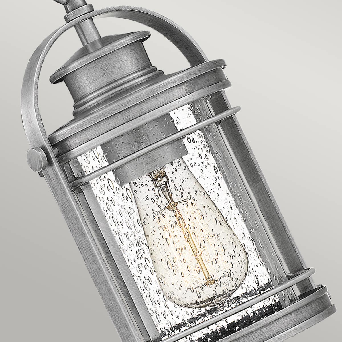 Booker 28cm Alumiini valmistajalta Elstead Lighting - Booker &auml;r en stilfull och robust takpendel med en design inspirerad av klassiska marina lanternor.