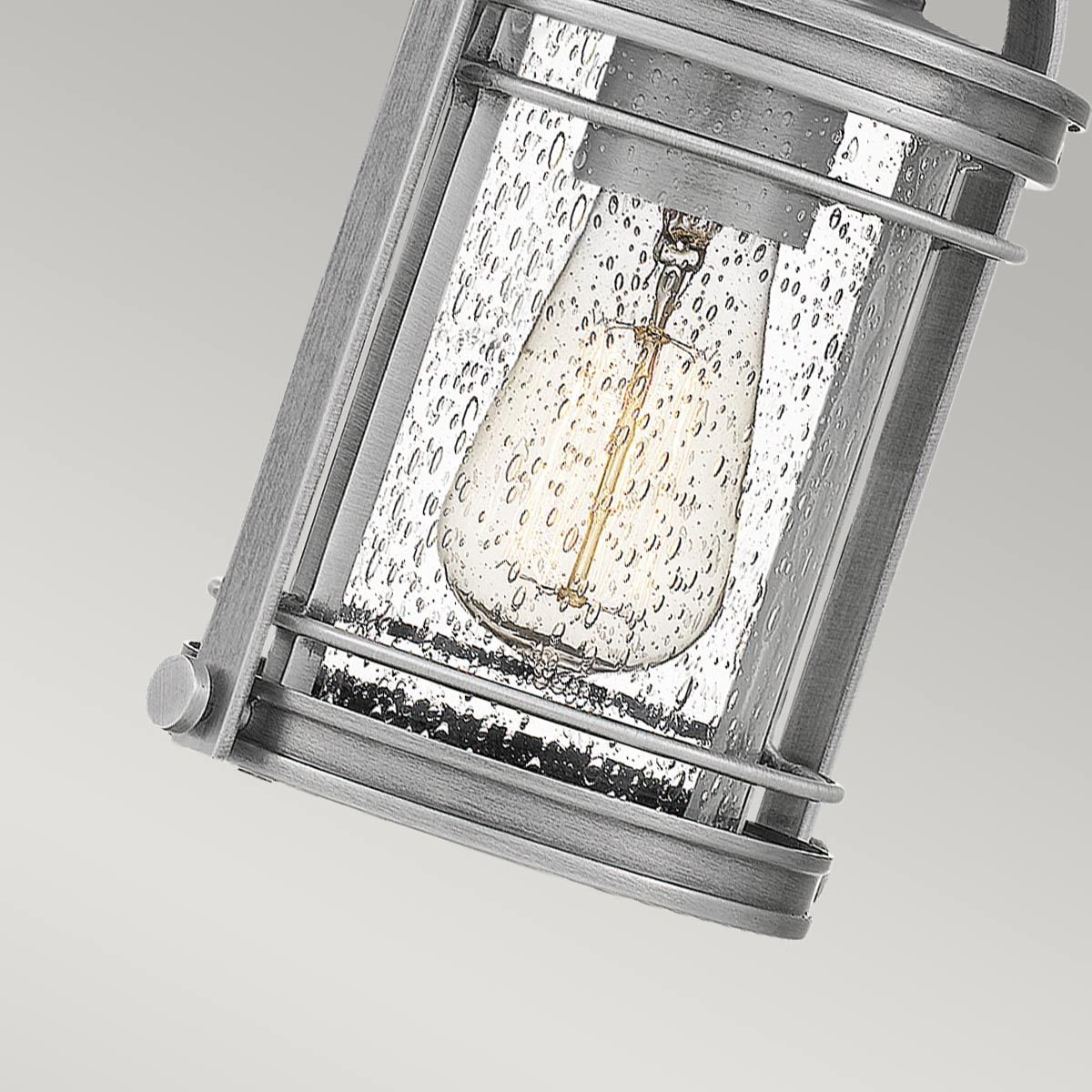 Booker 28cm Alumiini valmistajalta Elstead Lighting - Booker &auml;r en stilfull och robust takpendel med en design inspirerad av klassiska marina lanternor.