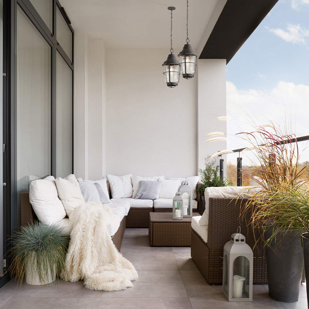 Chance Harbor 43cm Sinkki valmistajalta Elstead Lighting - Chance Harbor &auml;r en klassisk och robust takpendel med en design inspirerad av maritim stil.